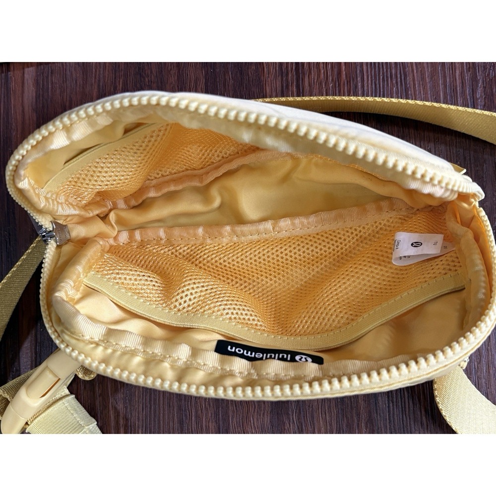 Set Of 2 Lululemon Silver And Yellow Fanny Bag Belt Bag Cross Body 7.5"x2"x5" - Picture 15 of 16